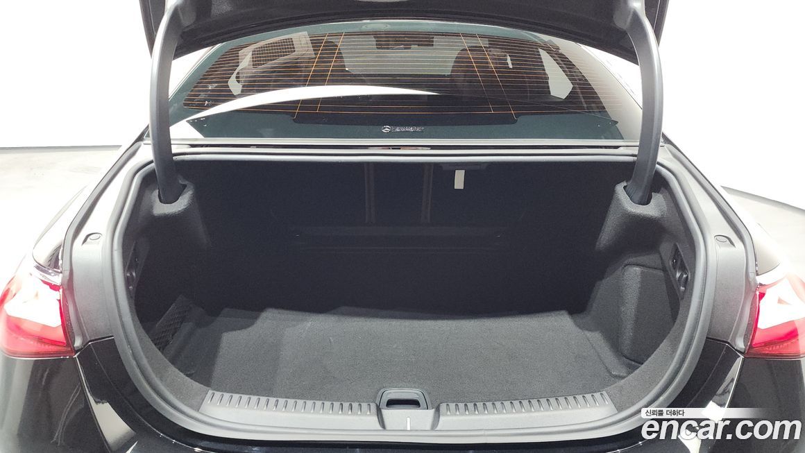 Mercedes-Benz E-Class 2025