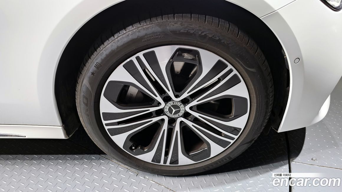 Mercedes-Benz E-Class 2025