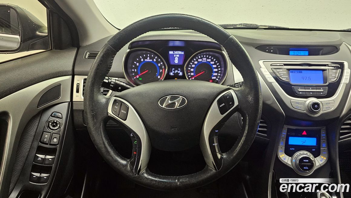 Hyundai AVANTE 2011