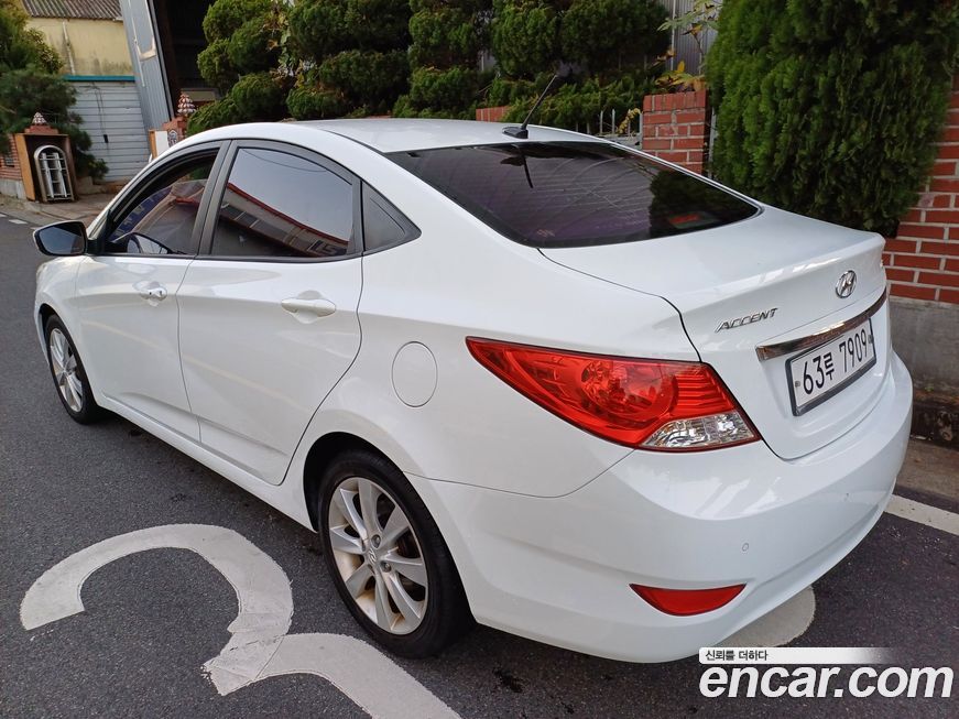 Hyundai Accent 2013