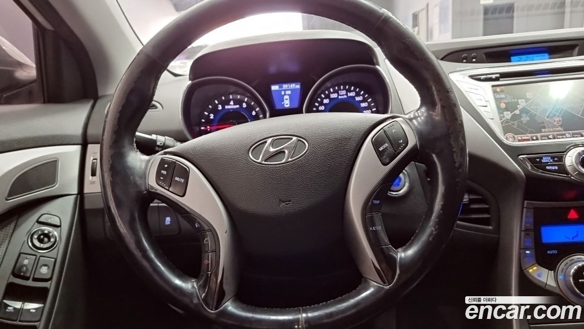 Hyundai AVANTE 2013