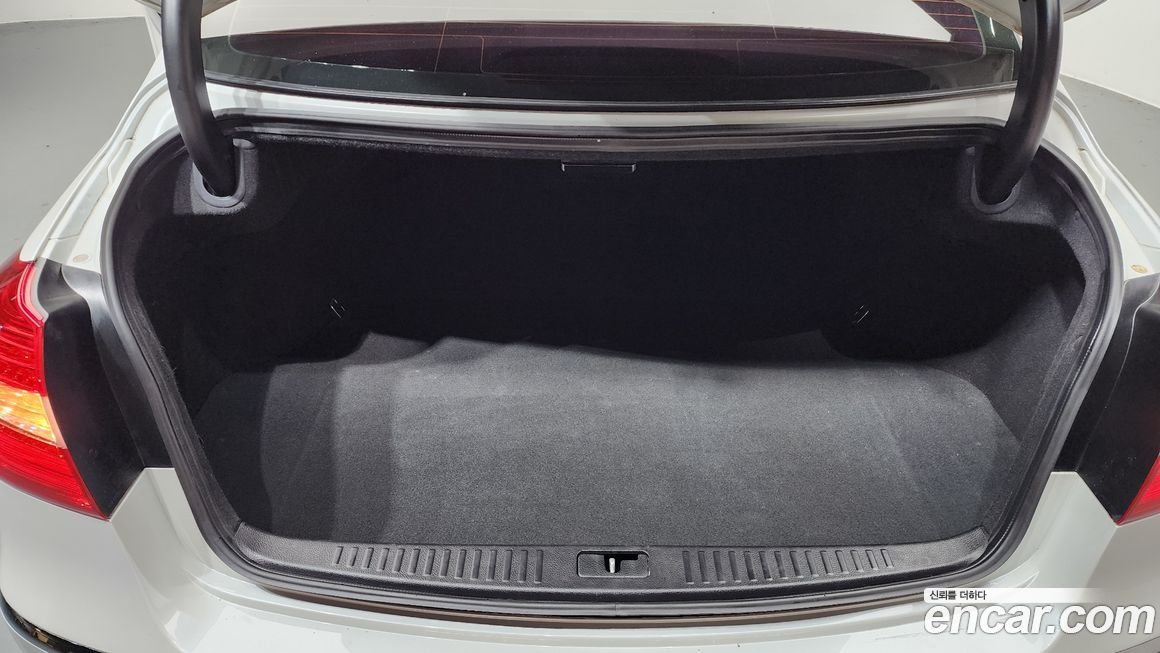 Hyundai Genesis 2012