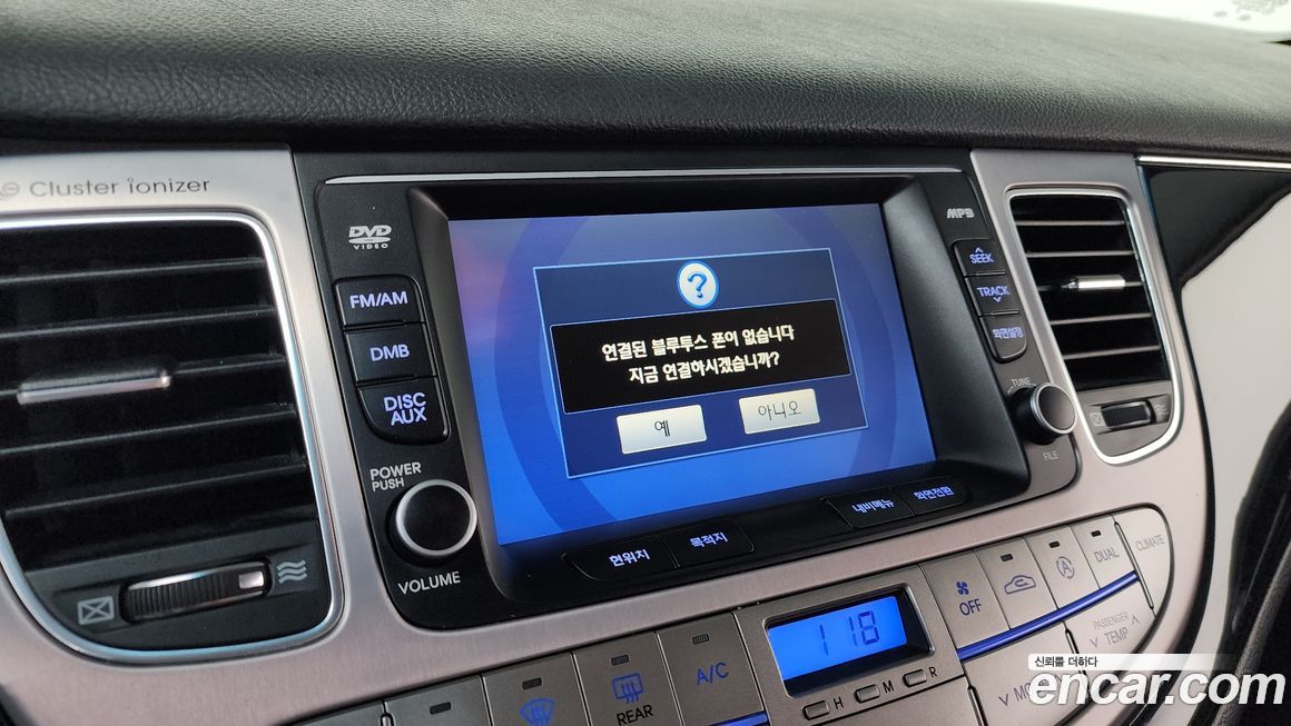 Hyundai Genesis 2012