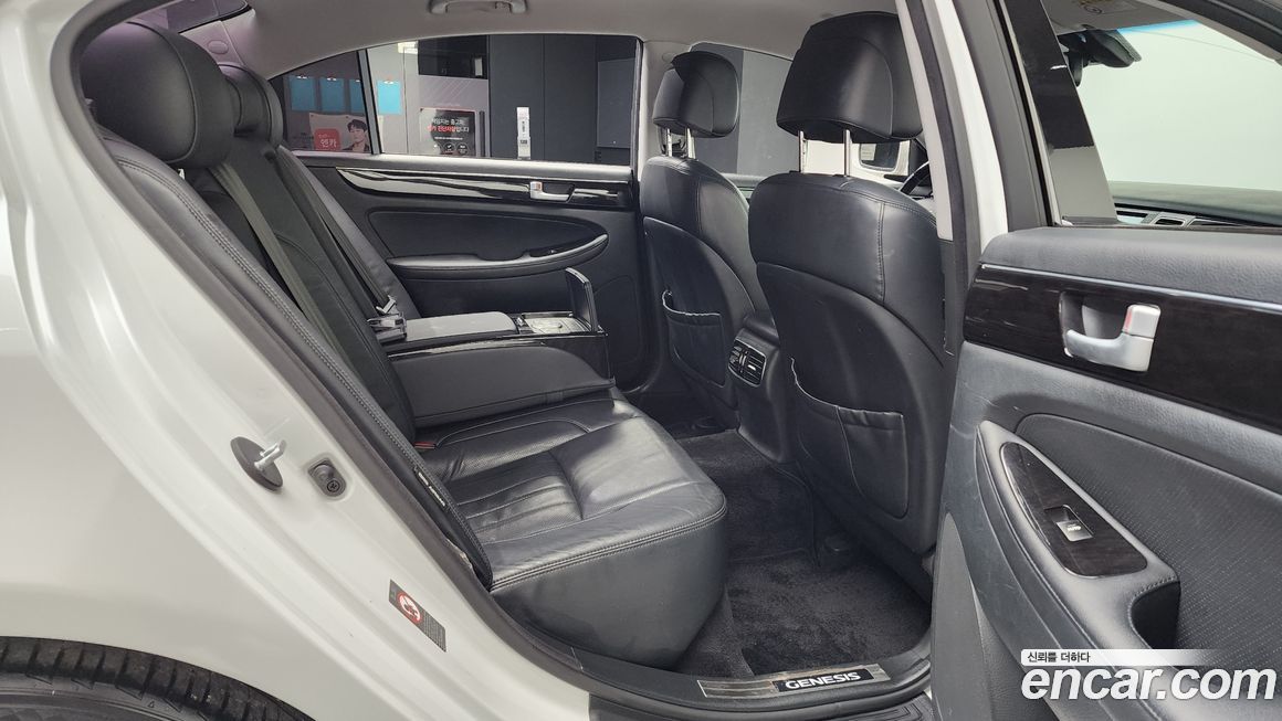 Hyundai Genesis 2012