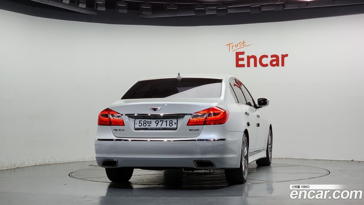 Hyundai Genesis 2012