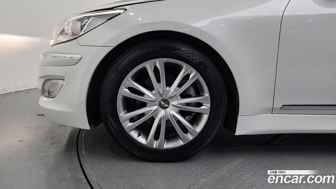 Hyundai Genesis 2012