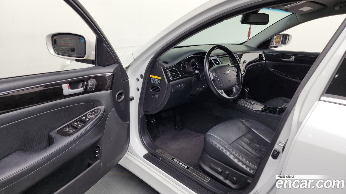 Hyundai Genesis 2012