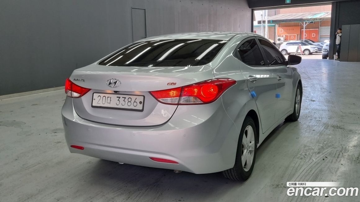 Hyundai AVANTE 2013