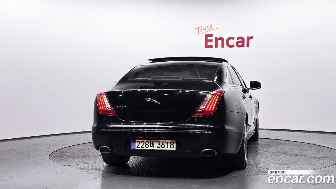 Jaguar XJ 2011