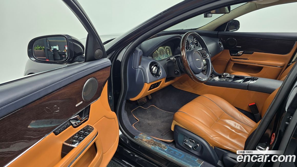Jaguar XJ 2011