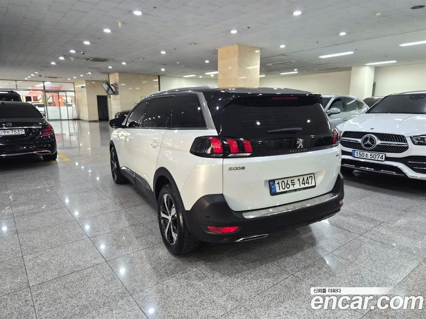 Peugeot 5008 2021