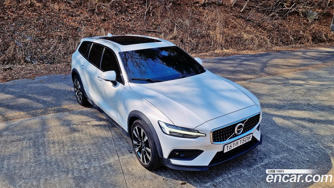 Volvo V60 2022