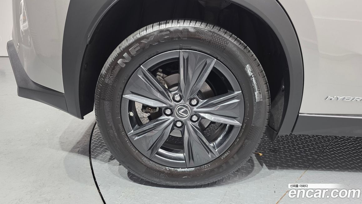 Lexus UX 2021