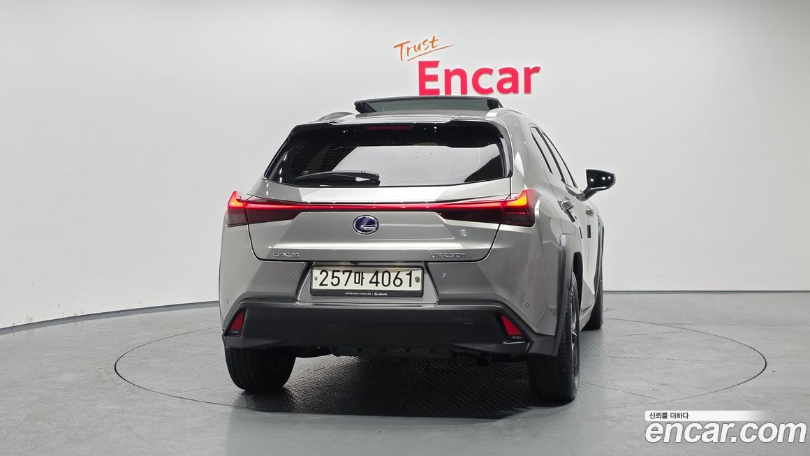 Lexus UX 2021
