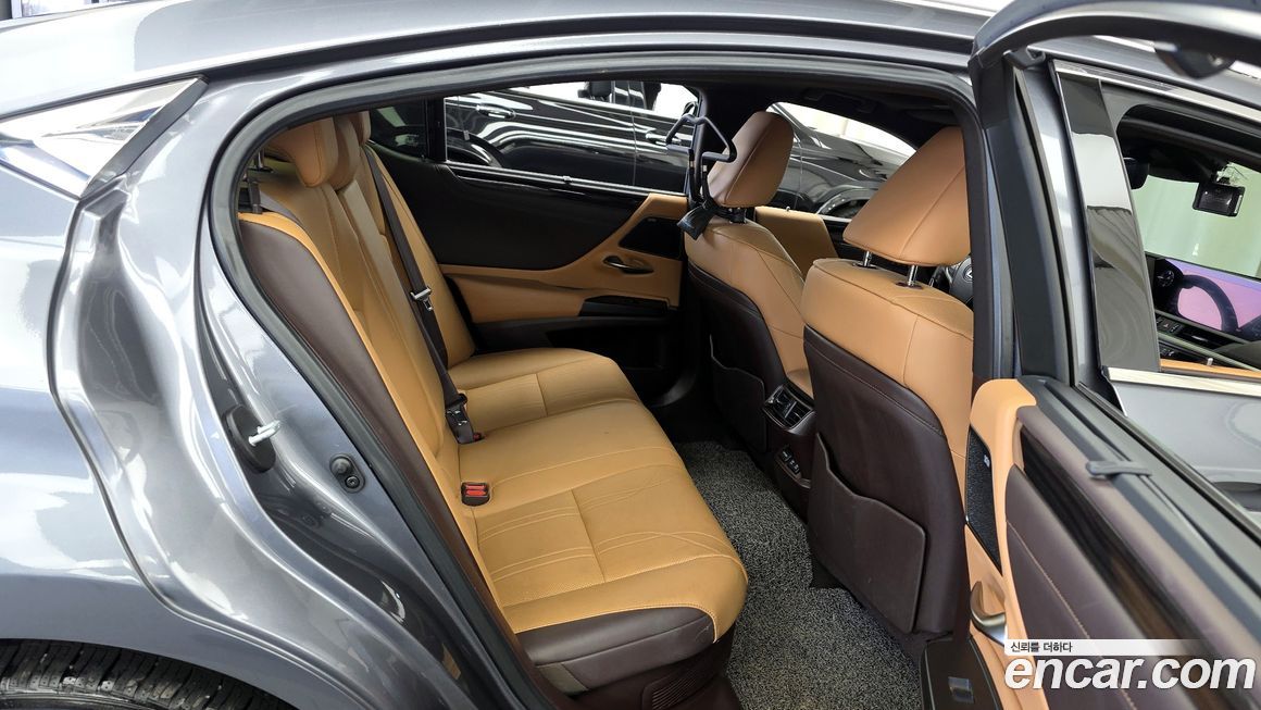 Lexus ES 2021