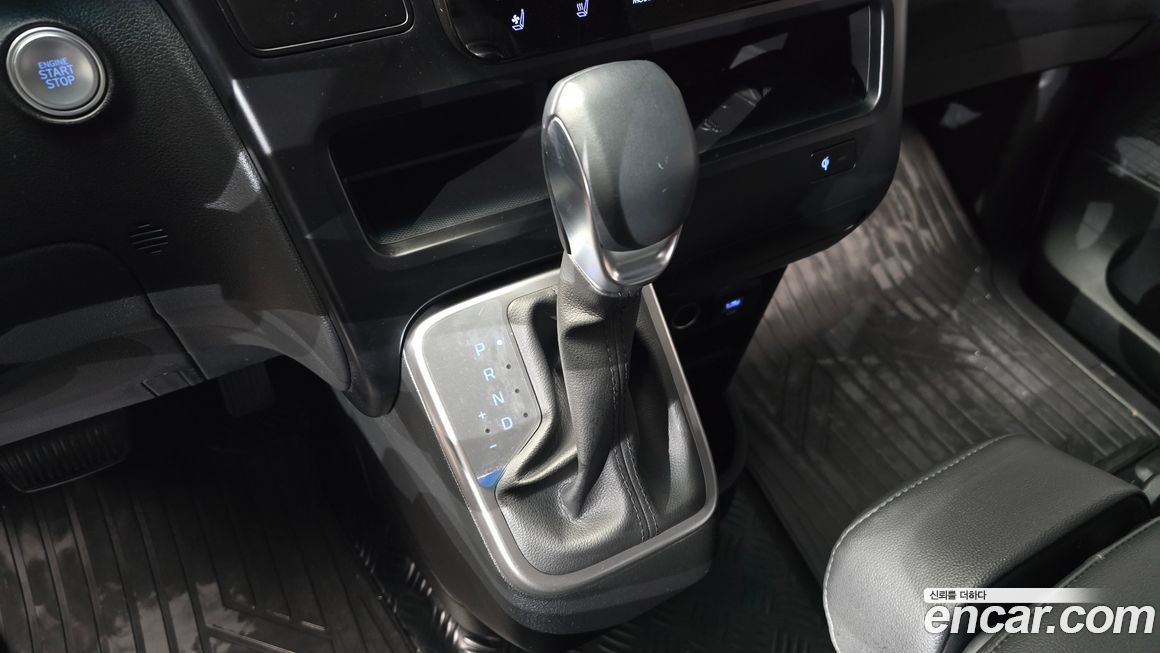 Hyundai Staria 2025
