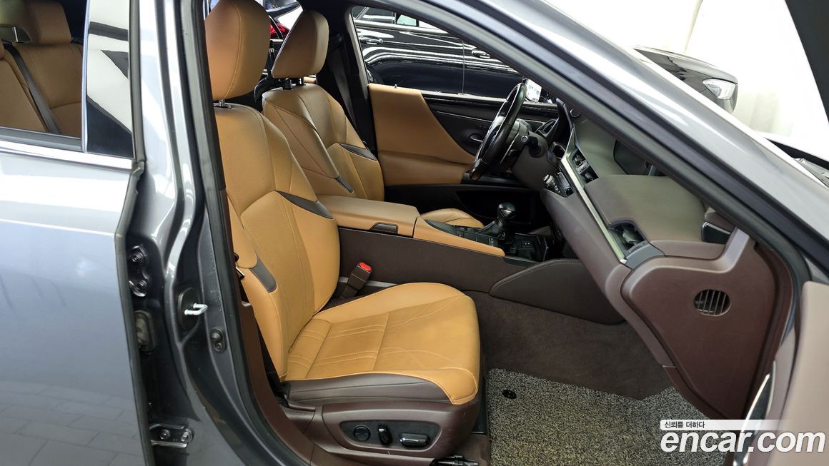 Lexus ES 2021