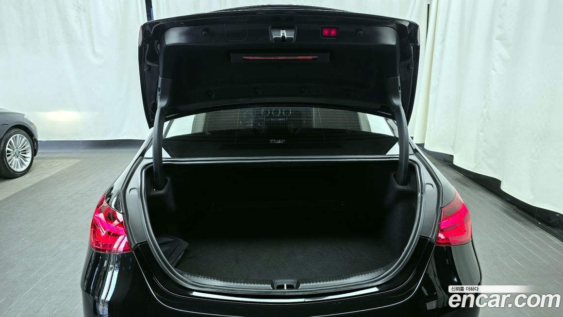 Mercedes-Benz C-Class 2023