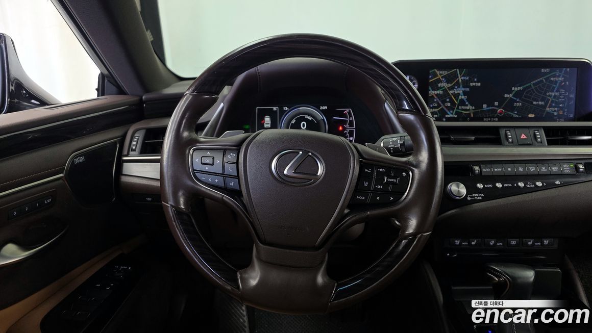 Lexus ES 2021