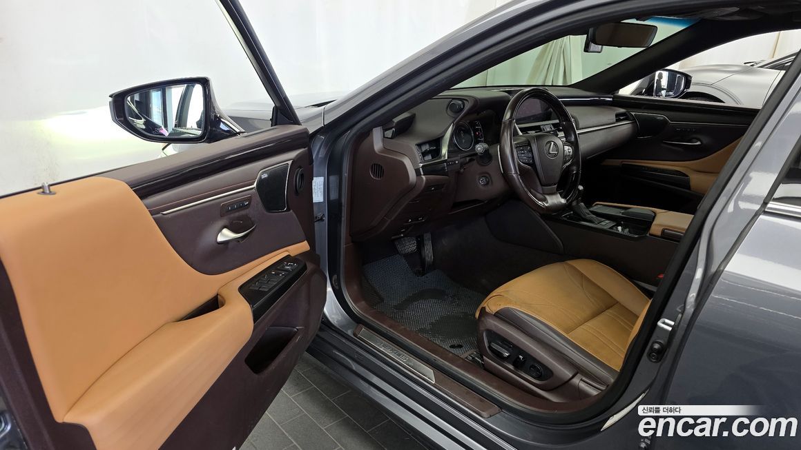 Lexus ES 2021