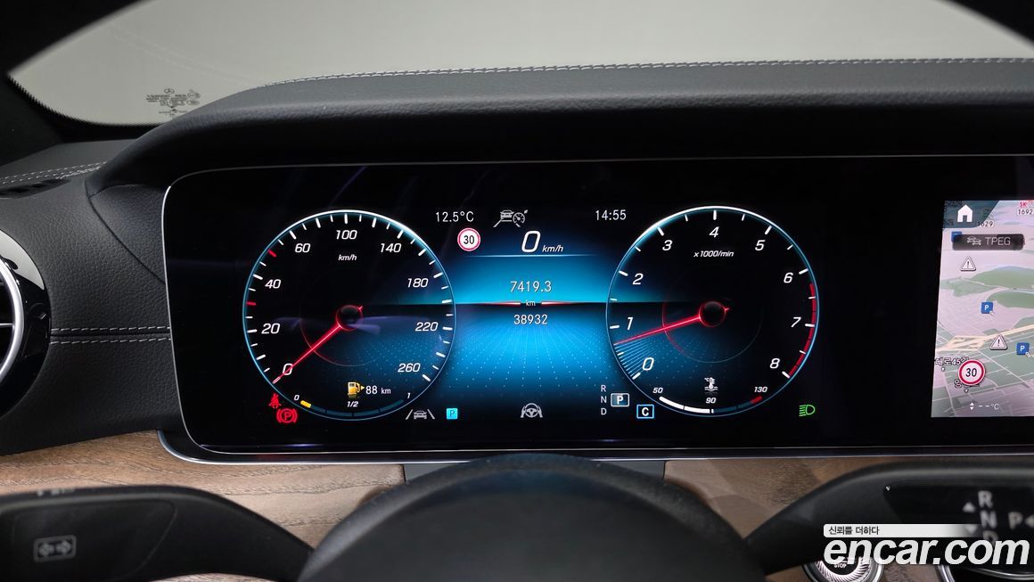 Mercedes-Benz E-Class 2021