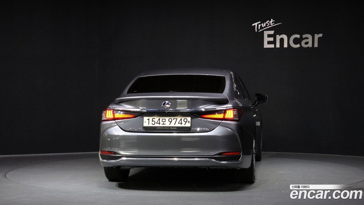 Lexus ES 2021