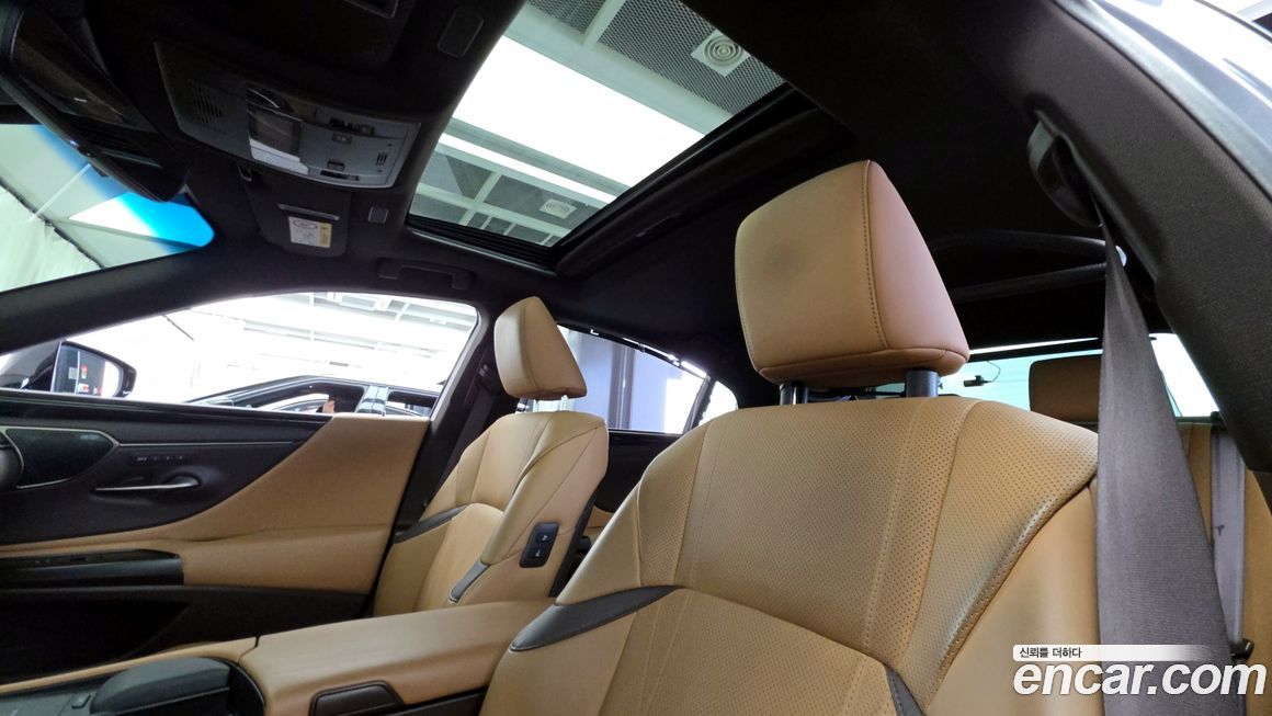 Lexus ES 2021
