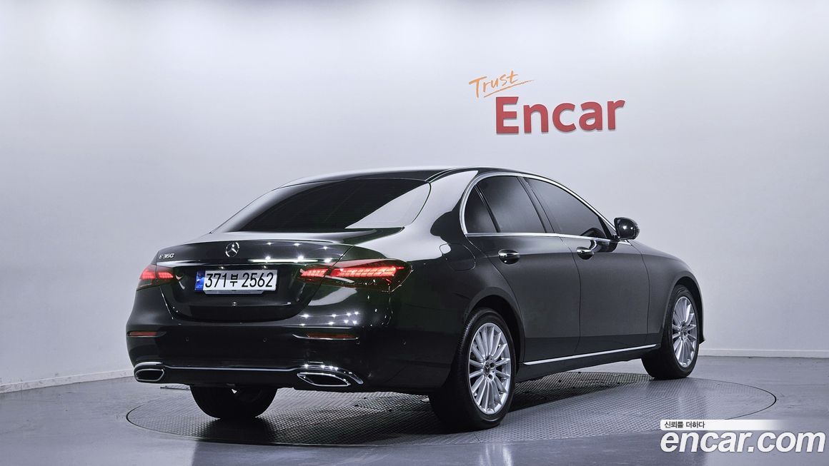 Mercedes-Benz E-Class 2022