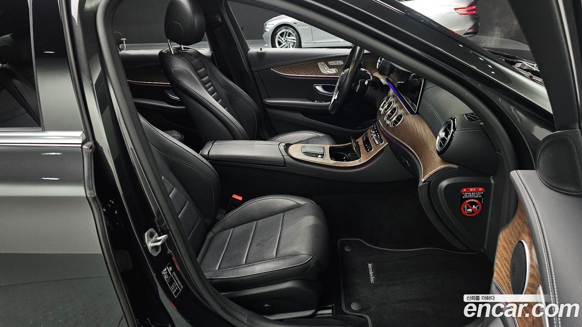 Mercedes-Benz E-Class 2022