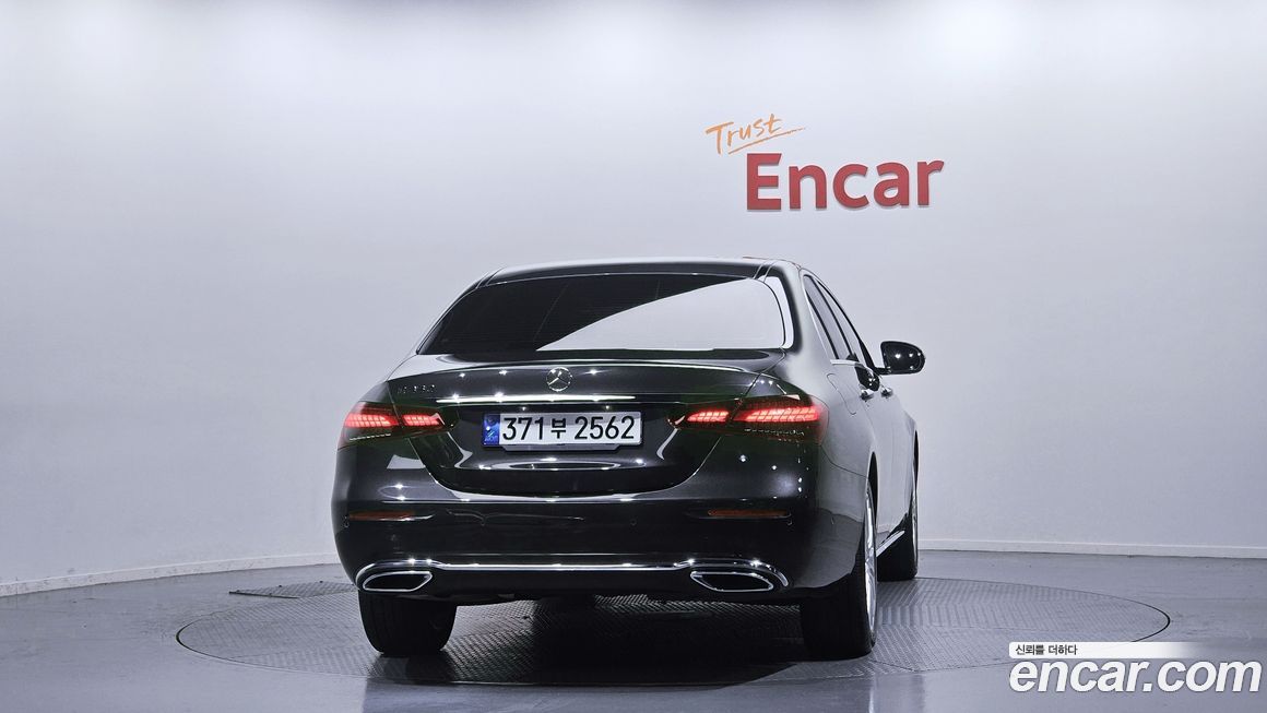 Mercedes-Benz E-Class 2022