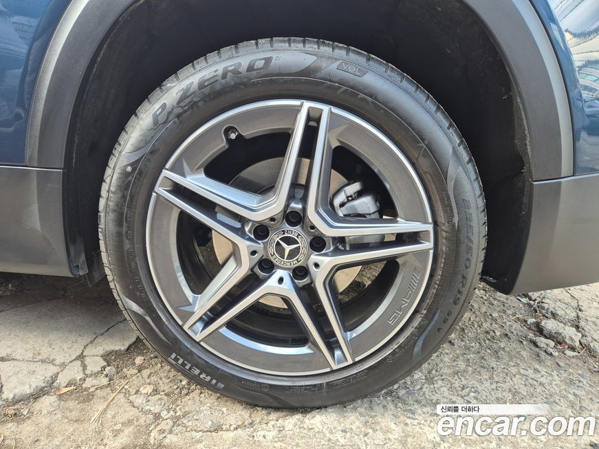 Mercedes-Benz GLB-Class 2023