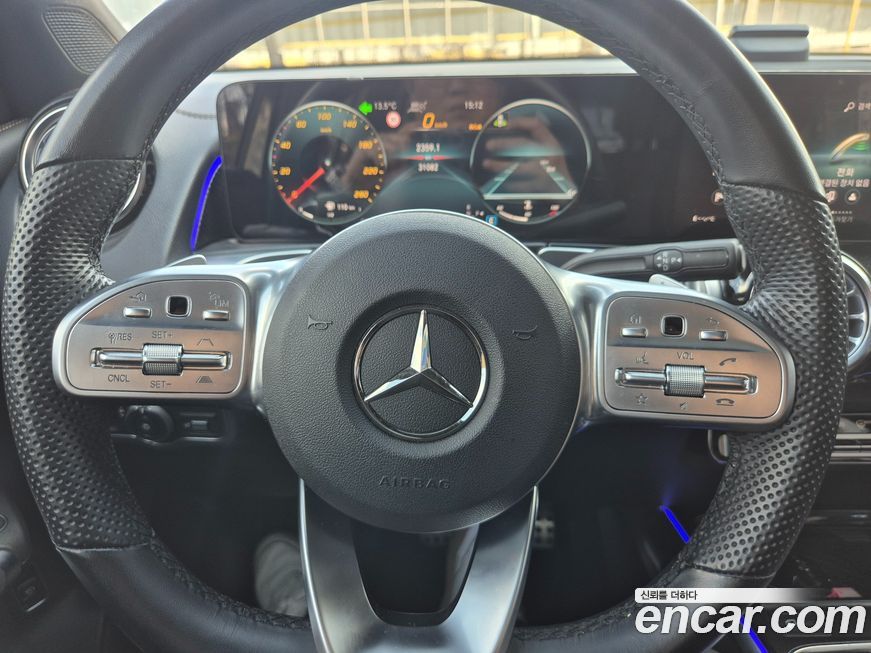 Mercedes-Benz GLB-Class 2023