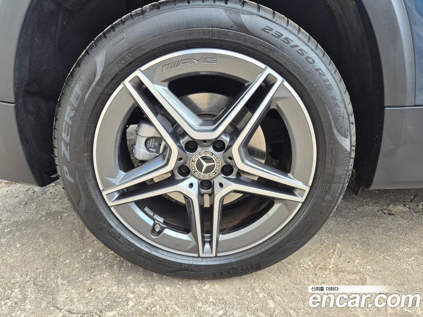 Mercedes-Benz GLB-Class 2023