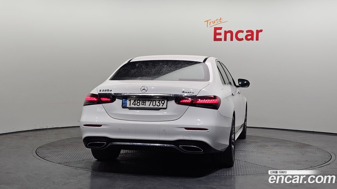 Mercedes-Benz E-Class 2022