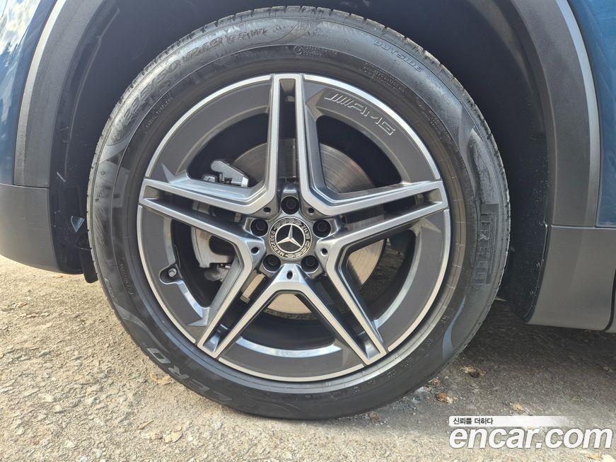 Mercedes-Benz GLB-Class 2023