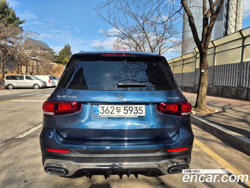 Mercedes-Benz GLB-Class 2023