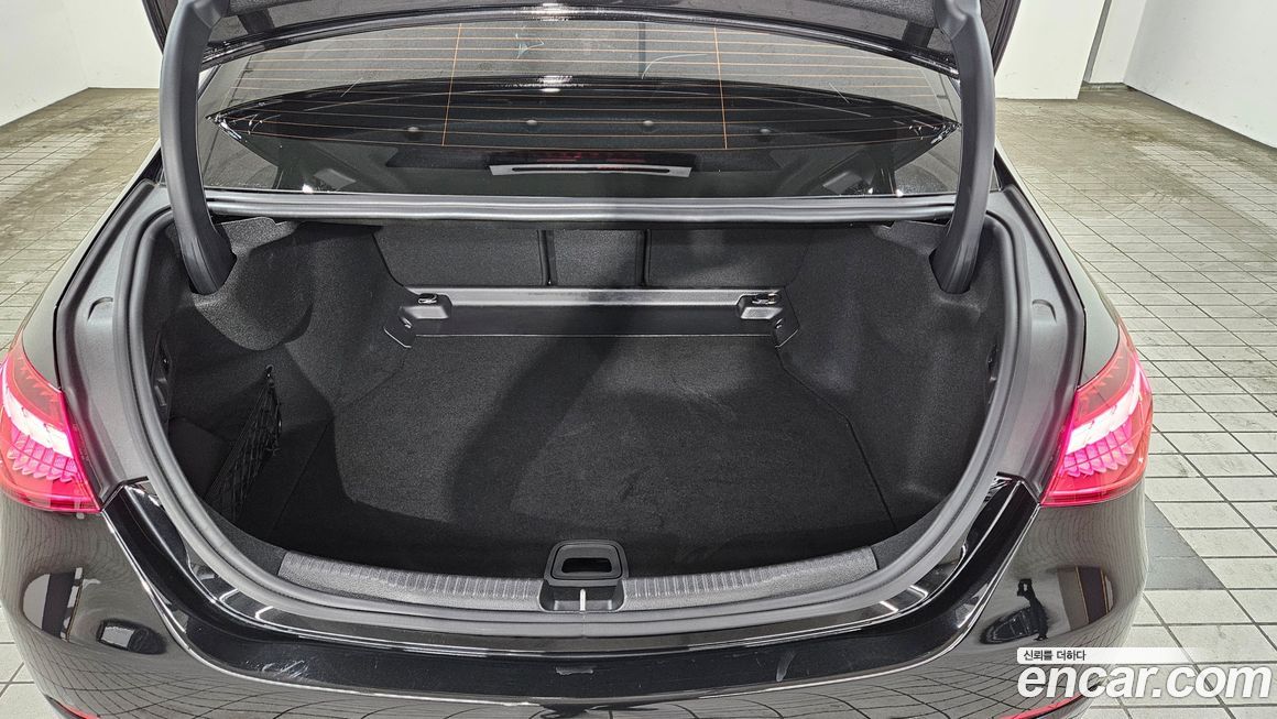 Mercedes-Benz C-Class 2024