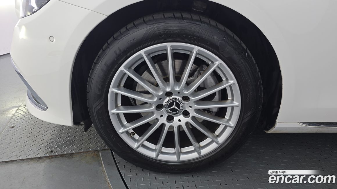 Mercedes-Benz E-Class 2023
