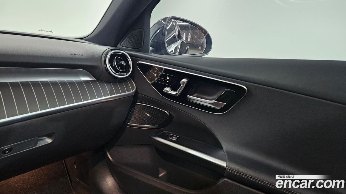 Mercedes-Benz C-Class 2024