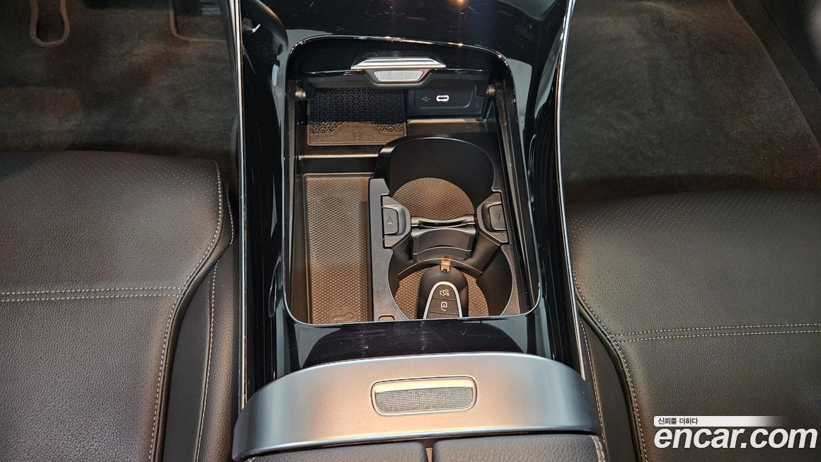 Mercedes-Benz C-Class 2024