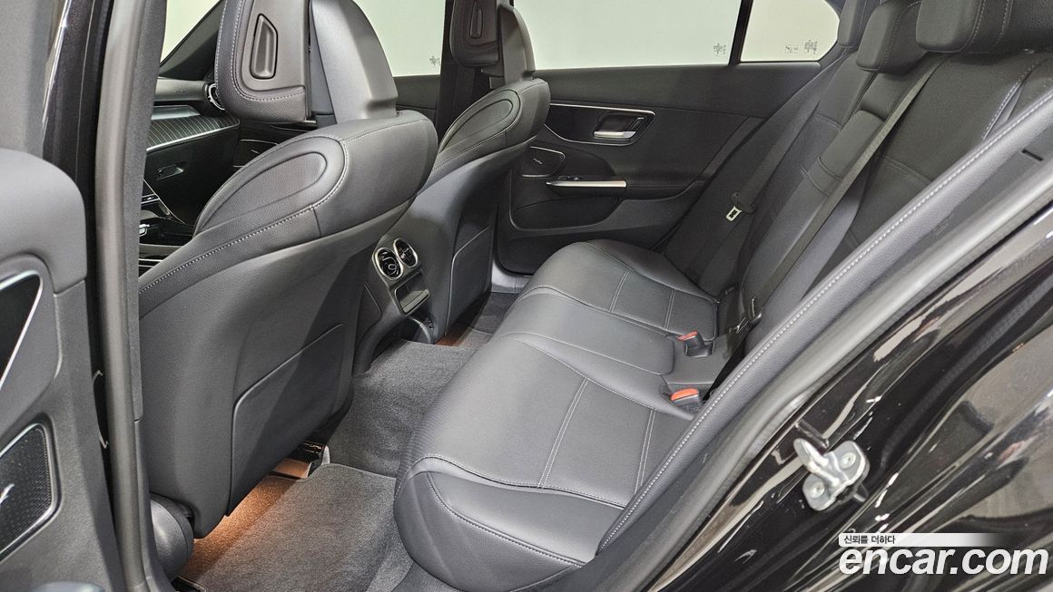 Mercedes-Benz C-Class 2024