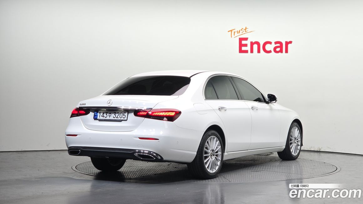 Mercedes-Benz E-Class 2023