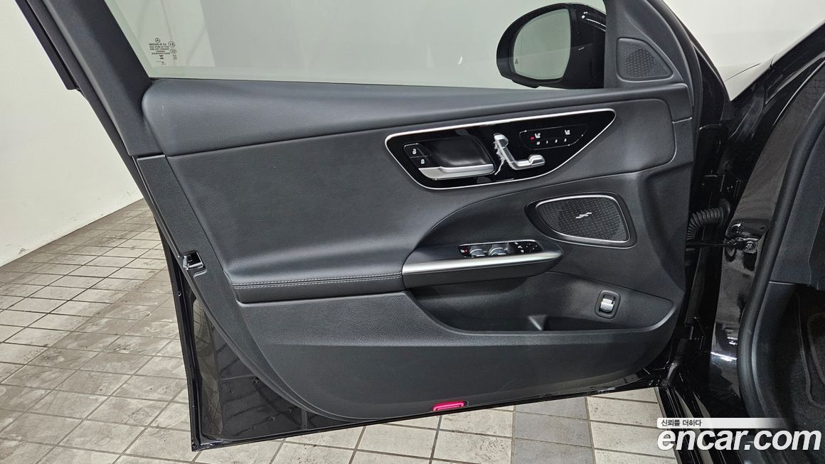 Mercedes-Benz C-Class 2024