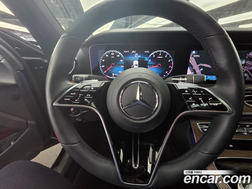 Mercedes-Benz E-Class 2022