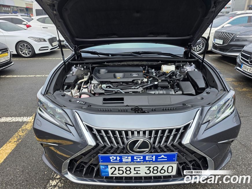 Lexus ES 2024