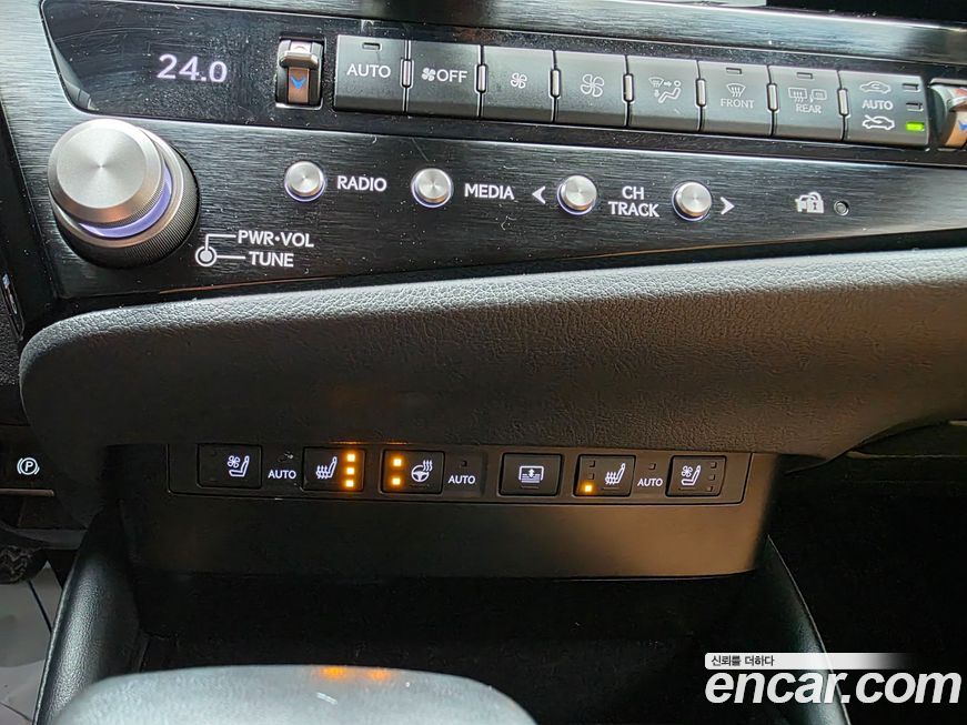 Lexus ES 2024