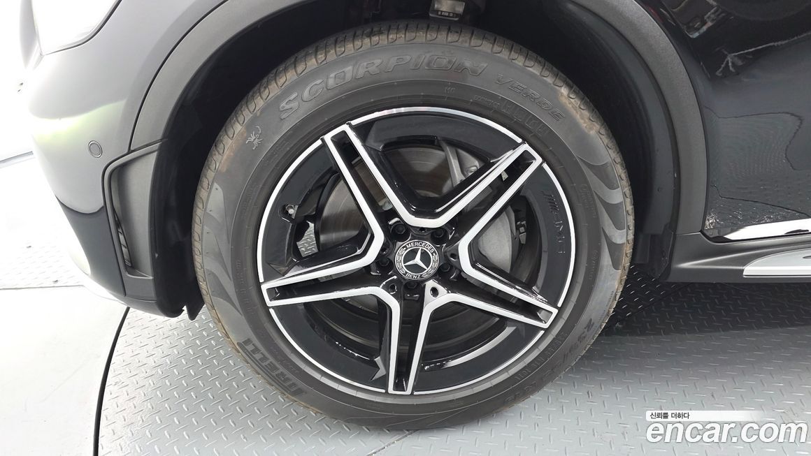 Mercedes-Benz GLC-Class 2023