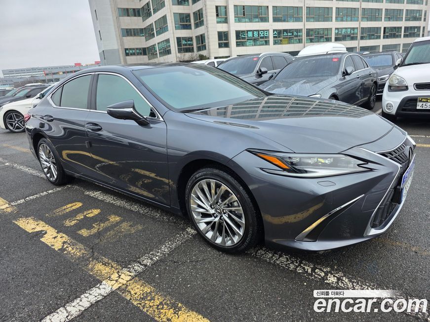 Lexus ES 2024