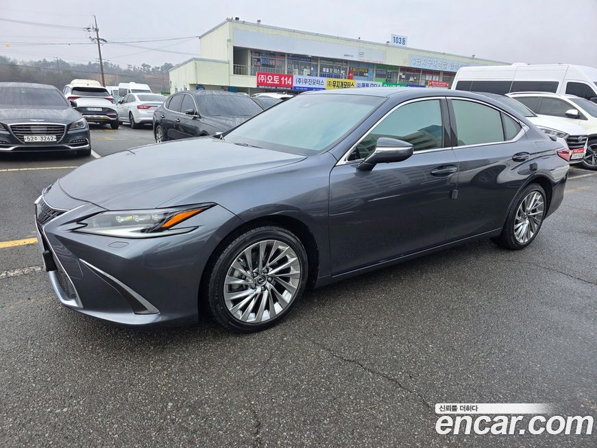 Lexus ES 2024
