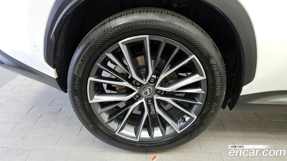 Lexus NX 2024